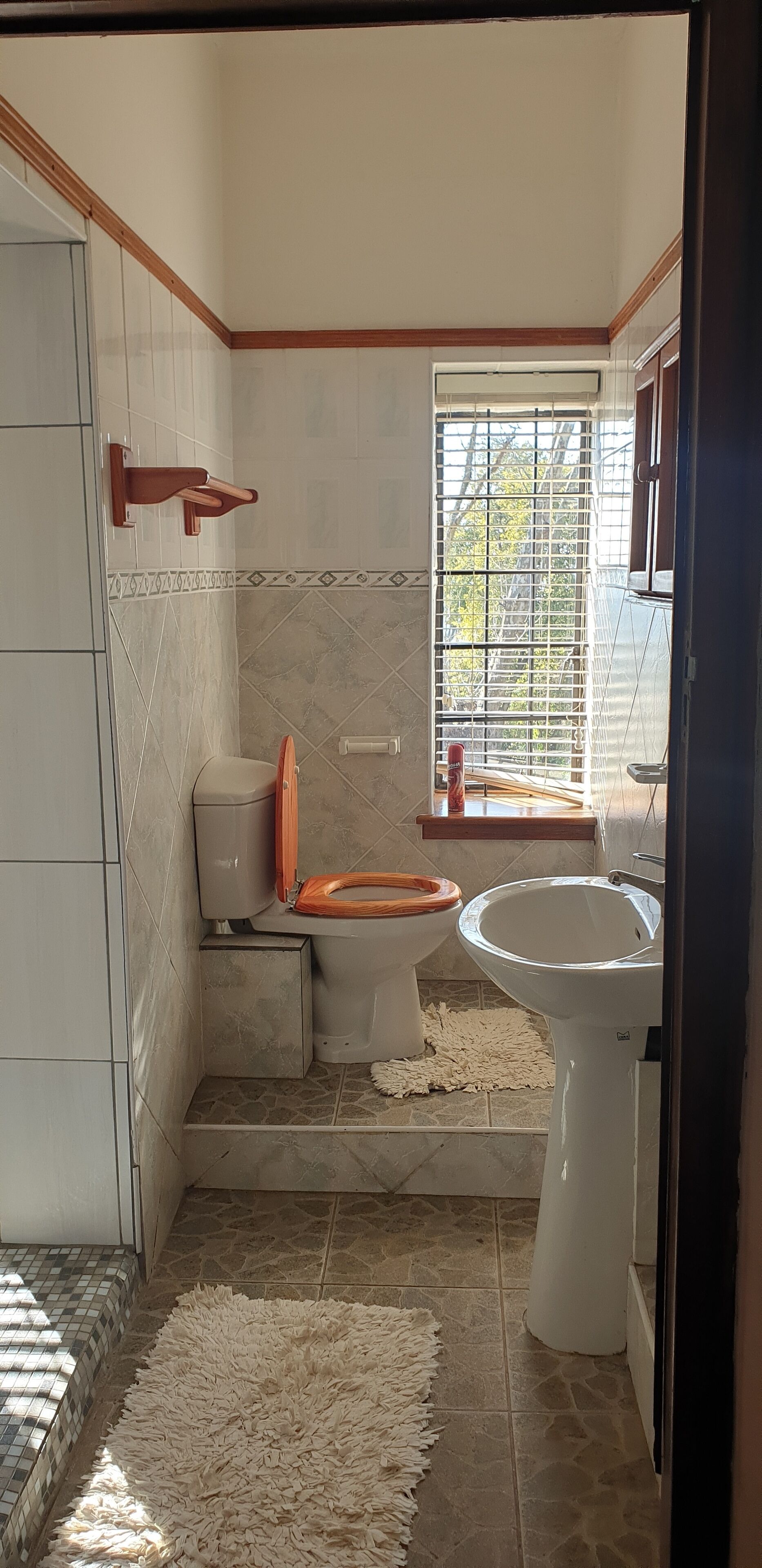 A bathroom with a toilet, bidet, and sink.
