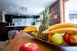 Luce 4 - Three-Bedroom Apartment (1st floor) | Private kitchen | Full-size fridge, oven, stovetop, dishwasher - Casa Della Luce by Zermatt Premium Apartments (Zermatt)