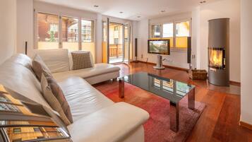 公寓, 山景 (4.5 Rooms, 2nd Floor, Matterhorn View) | 起居區 | 電漿電視、 DVD 播放機、iPod 底座、MP3 底座