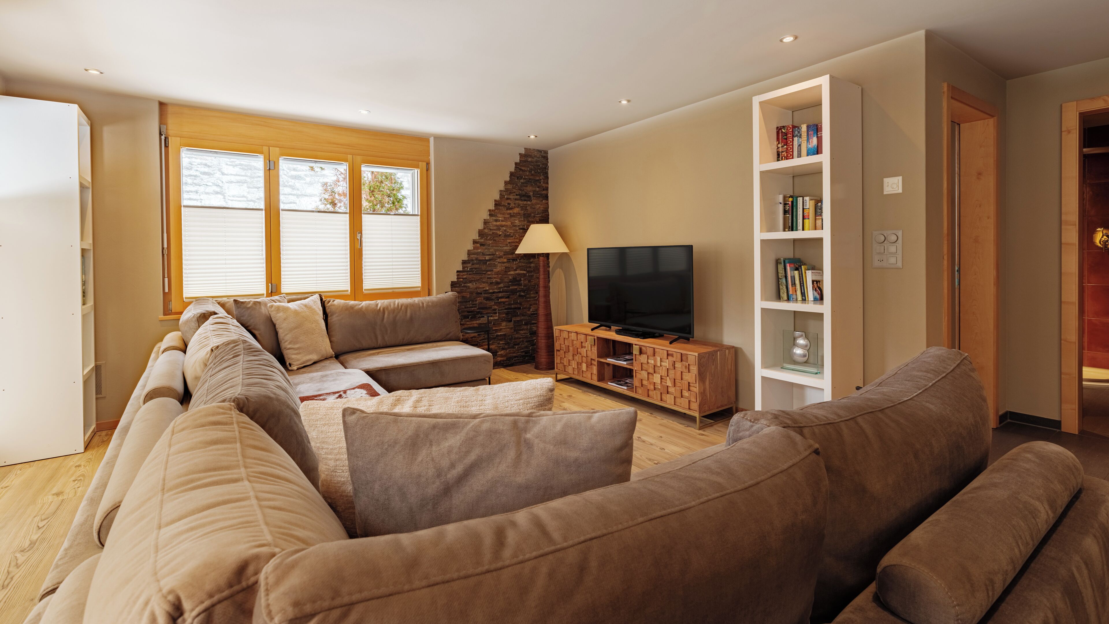 luce 1 - three-bedroom apartment (ground floor) | select comfort beds, individually decorated, individually furnished