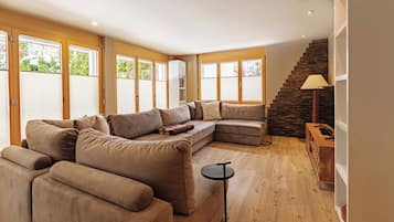 Luce 1 - Three-Bedroom Apartment (ground floor) | Select Comfort beds, individually decorated, individually furnished