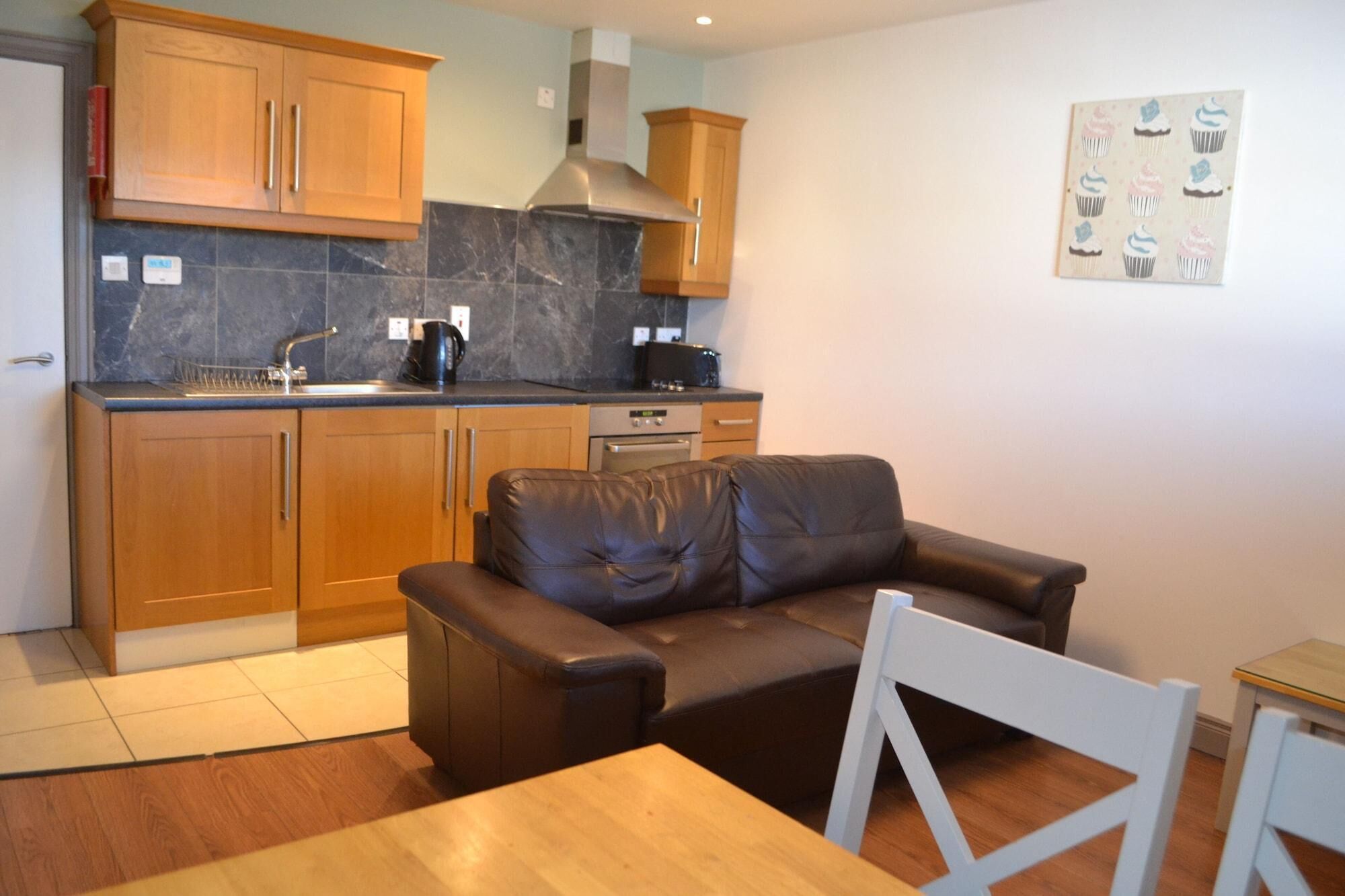 Desk, iron/ironing board, rollaway beds, WiFi
