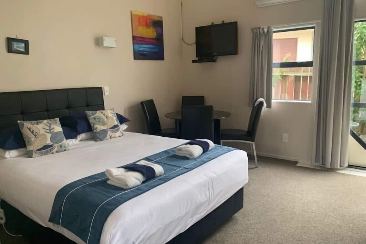 Iron/ironing board, travel cot, free WiFi, bed sheets