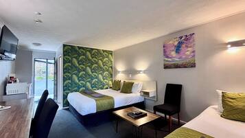 Executive Studio | Iron/ironing board, travel cot, free WiFi, bed sheets
