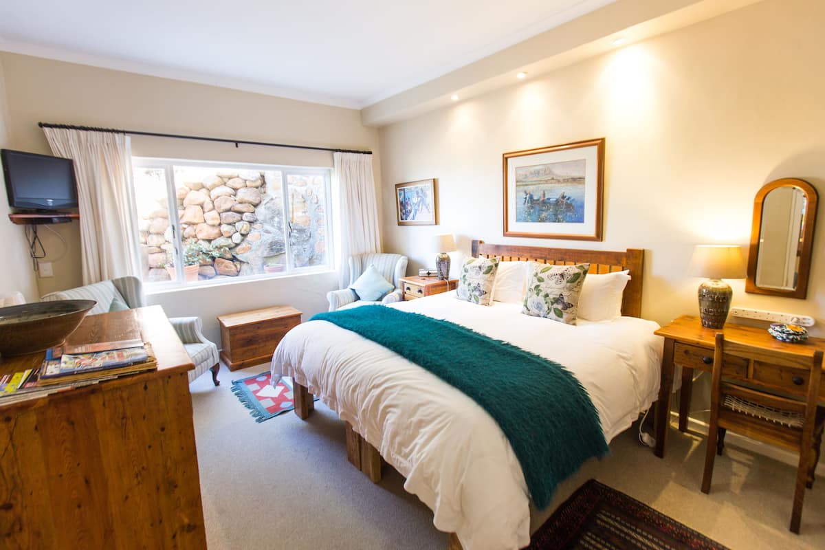 Queen Bed No Direct Balcony Access | 6 Schlafzimmer, hochwertige Bettwaren, Daunenbettdecken