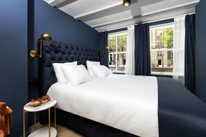 Suite Khas, 1 Tempat Tidur King, pemandangan kanal | Seprai premium, tempat tidur Select Comfort, brankas, dan Wi-Fi gratis