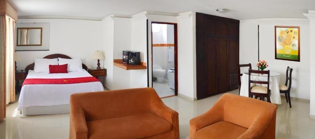 Junior Suite | 1 bedroom, in-room safe, desk, blackout curtains