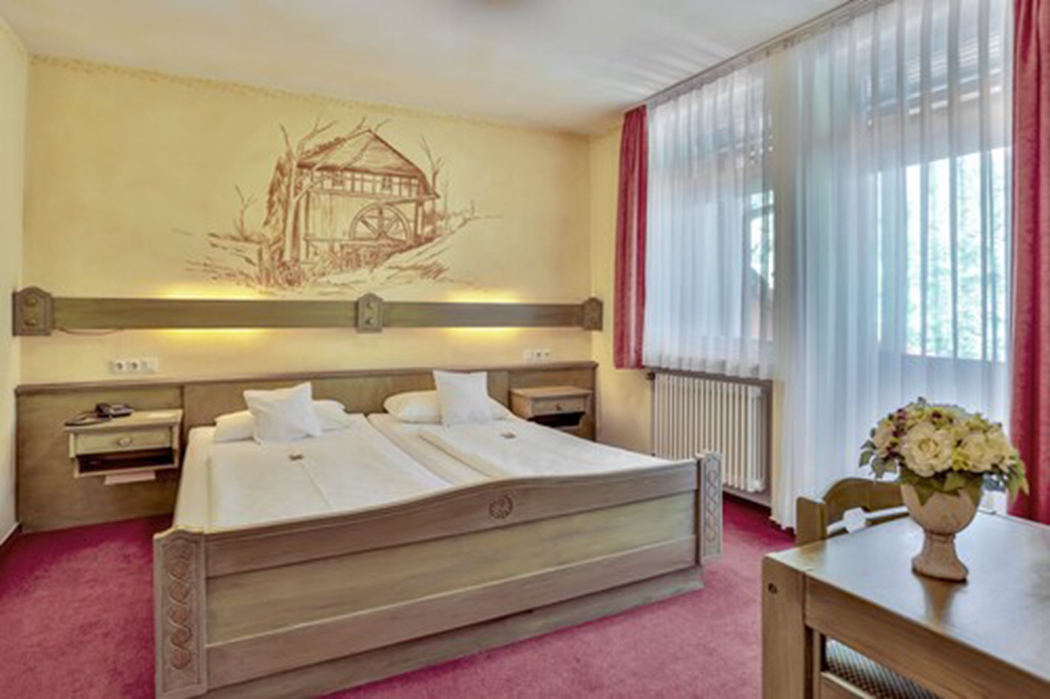 desk, free wifi, bed sheets