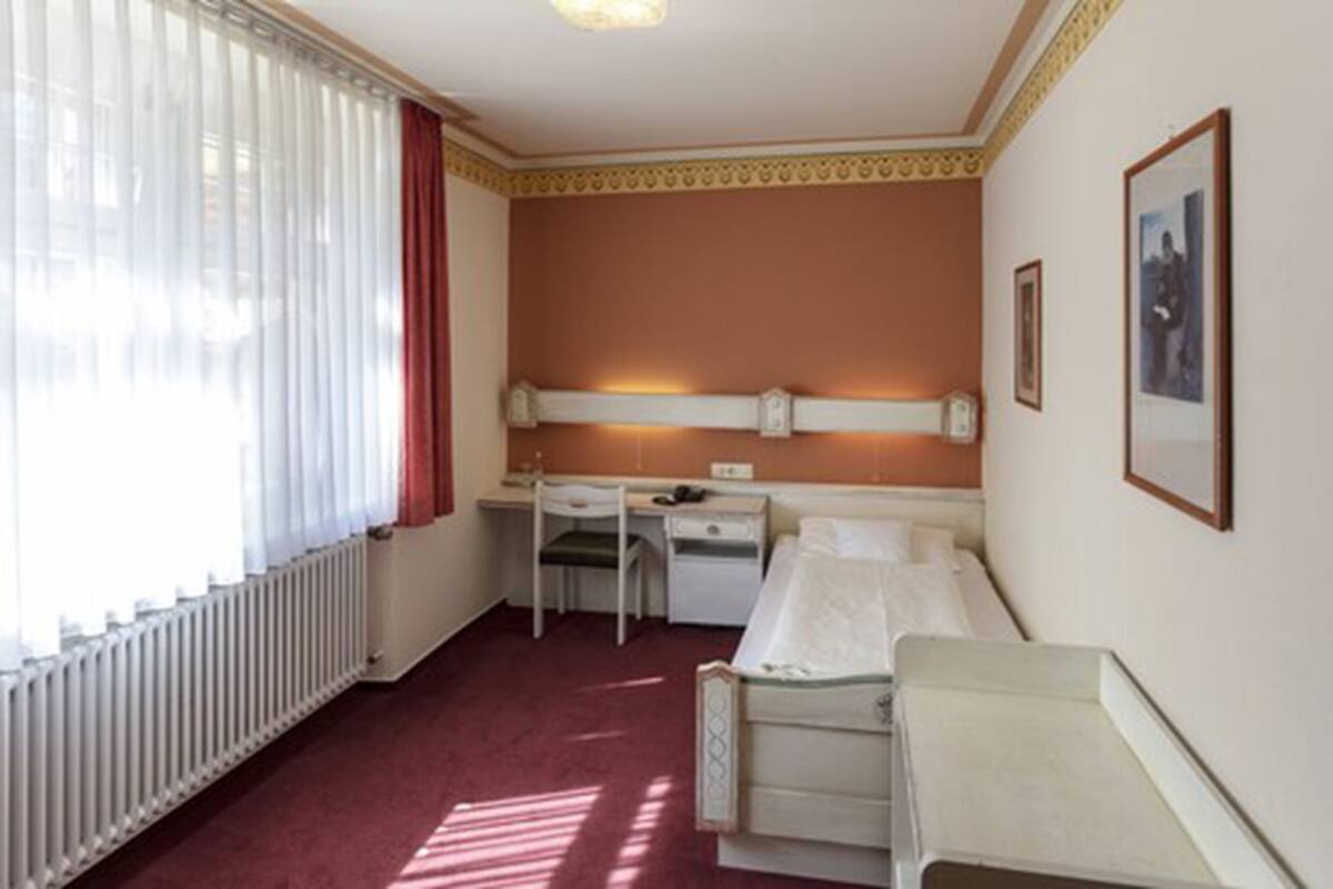 Standard Single Room | Desk, WiFi (free), bed sheets