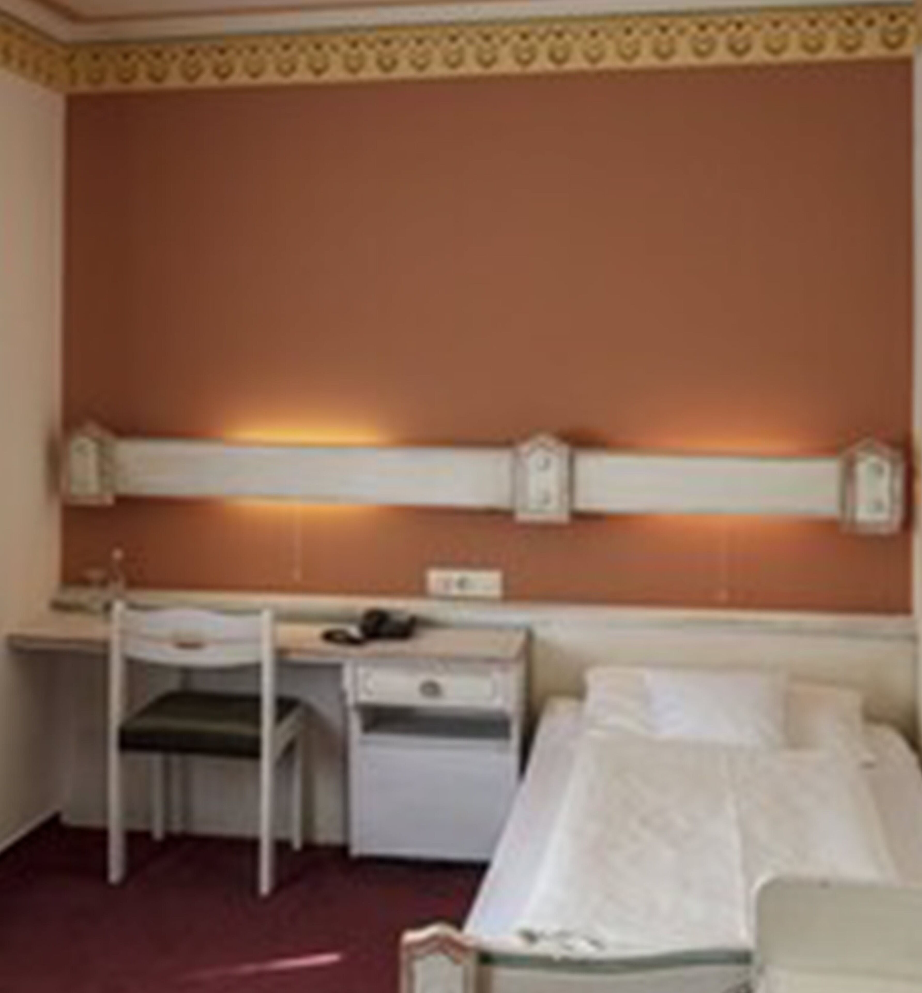 standard single room | desk, free wifi, bed sheets