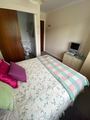 Standard Double Room, 1 Double Bed, Ensuite, Ground Floor | Free WiFi, bed sheets - Aslaich (Inverness)