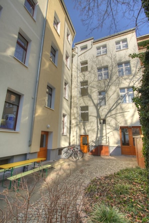 Exterior - Johann (Smolne Pece)
