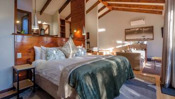 Executive-Suite, 1 King-Bett, Blick auf die Lagune | 1 Schlafzimmer, hochwertige Bettwaren, Zimmersafe, individuell dekoriert