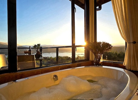 Suite, 1 King Bed, Lagoon View | Jetted bathtub. Elephant Hide of Knysna Guest Lodge