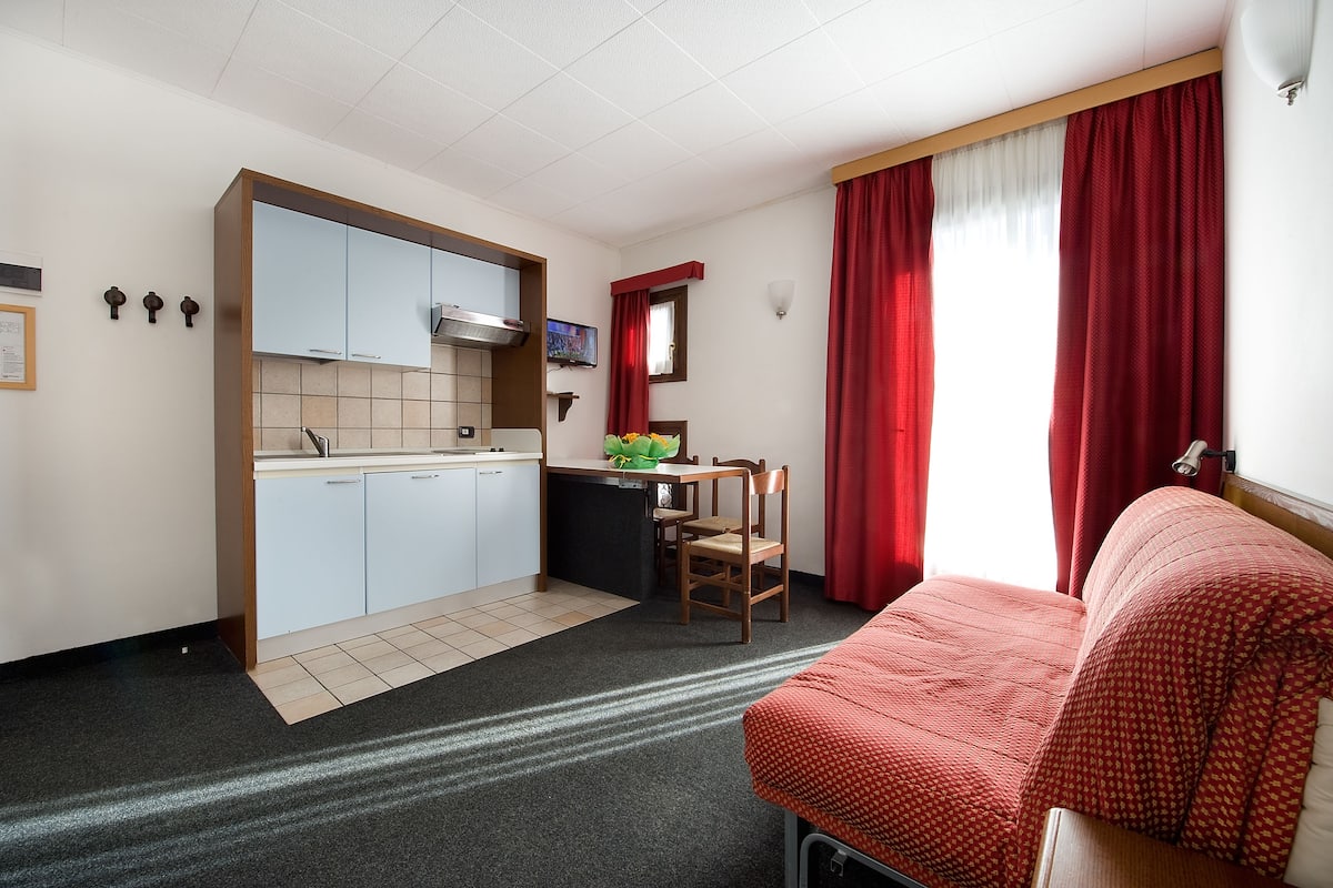 Studio (2 people) | In-room dining