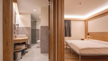 In-room safe, cribs/infant beds, rollaway beds, free WiFi