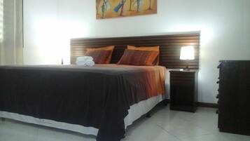 Minibar, rideaux occultants, Wi-Fi gratuit, draps fournis