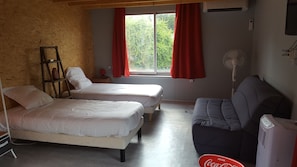 Decoración personalizada, muebles diferentes y escritorio