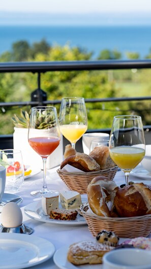 Free daily buffet breakfast - Bodensee Hotel Sonnenhof (Kressbronn)