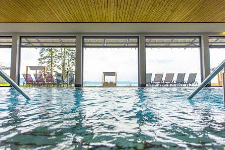 Indoor pool, sun loungers