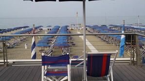 Beach nearby, white sand, beach bar - Hotel Regina (Camaiore)