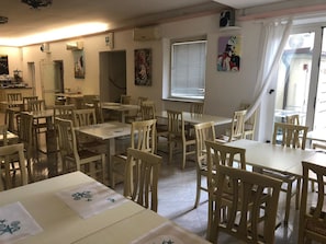 Daily continental breakfast (EUR 10 per person)