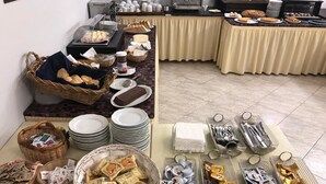 Daily continental breakfast for a fee - Hotel Regina (Camaiore)