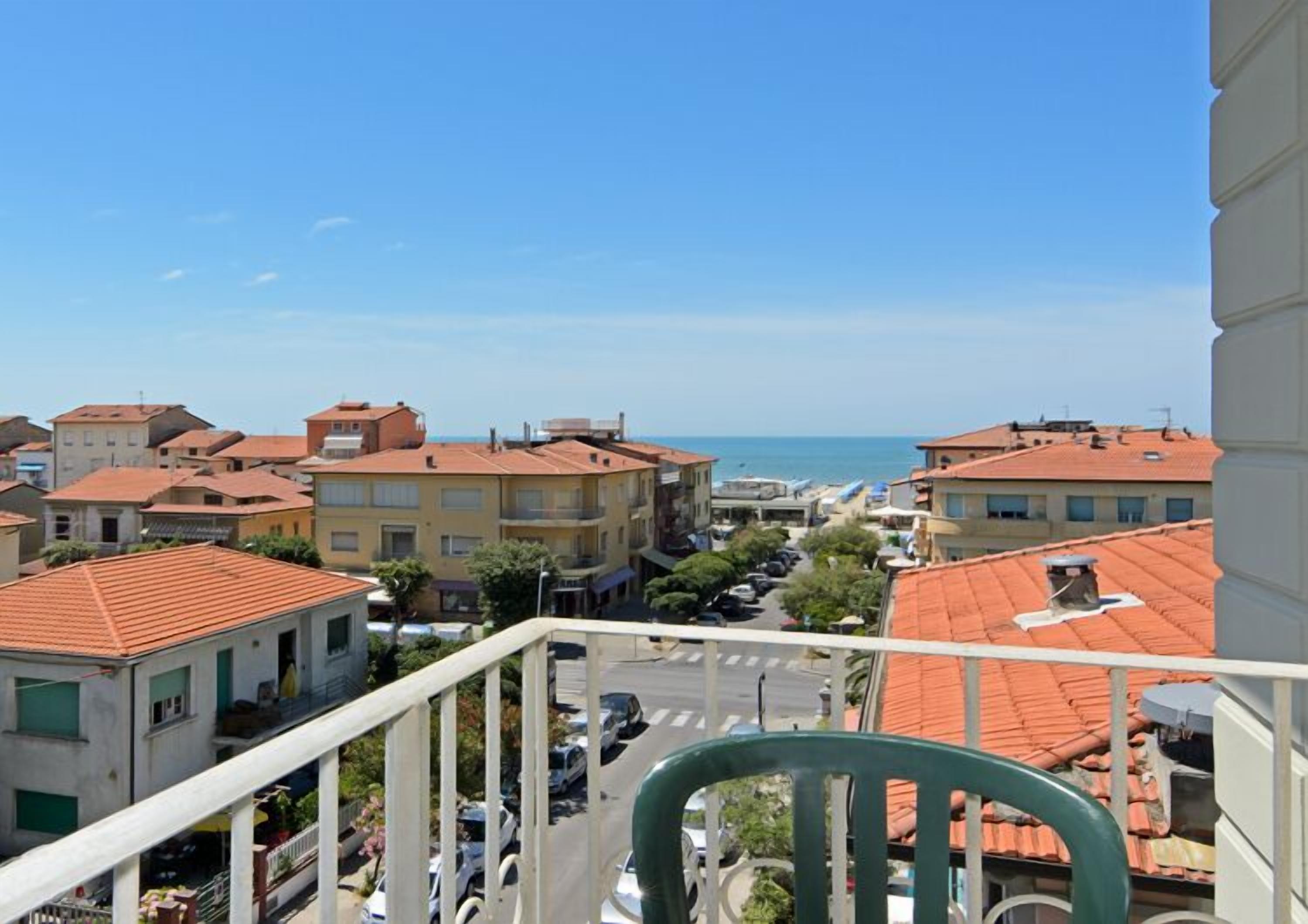 Minibar, in-room safe, desk, free WiFi