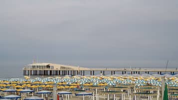 Beach nearby, white sand, beach bar