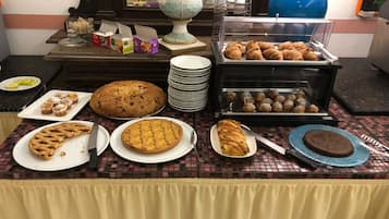 Daily continental breakfast (EUR 10 per person)