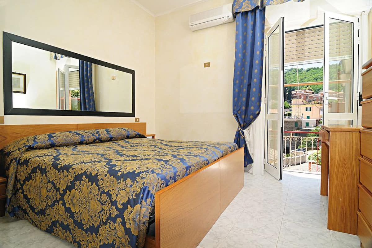 single room | minibar, desk, iron/ironing board, free wifi