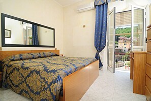 Single Room | Minibar, desk, iron/ironing board, free WiFi