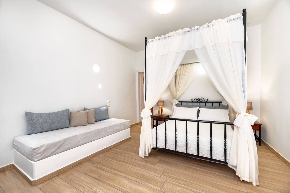 suite | in-room safe, soundproofing, iron/ironing board, free wifi