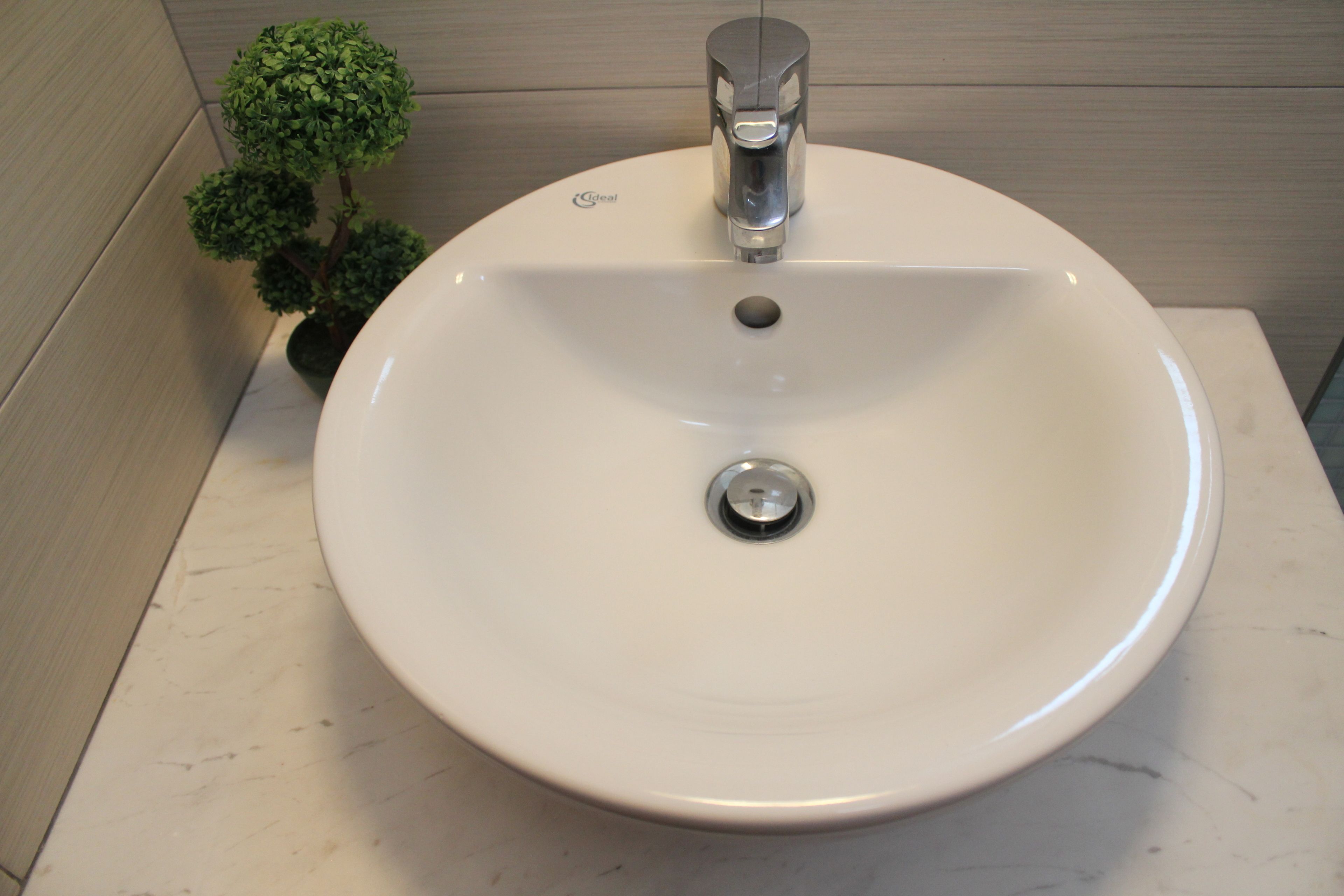 twin room, 2 single beds | bathroom sink