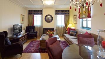 Family Villa | Frette Italian sheets, premium bedding, down comforters, pillowtop beds