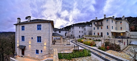 Property grounds. Zagori Suites Luxury Residences
