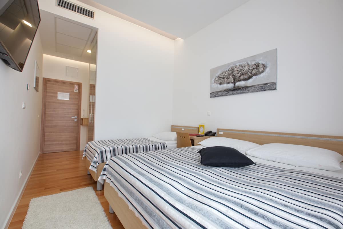 Comfort Triple Room