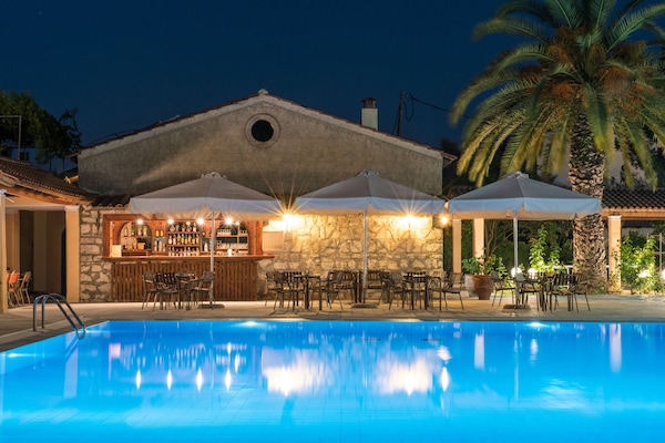 Poolside bar