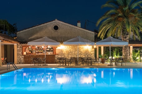 Poolside bar