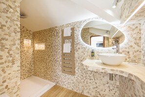 Hair dryer, towels - Welcome Hôtel (Villefranche-sur-Mer)