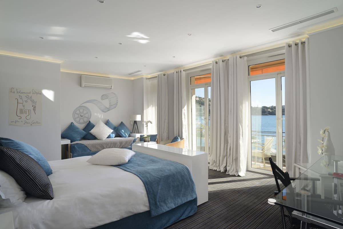 Junior Suite, Sea View (Cinéma) | 1 bedroom, minibar, in-room safe, individually decorated