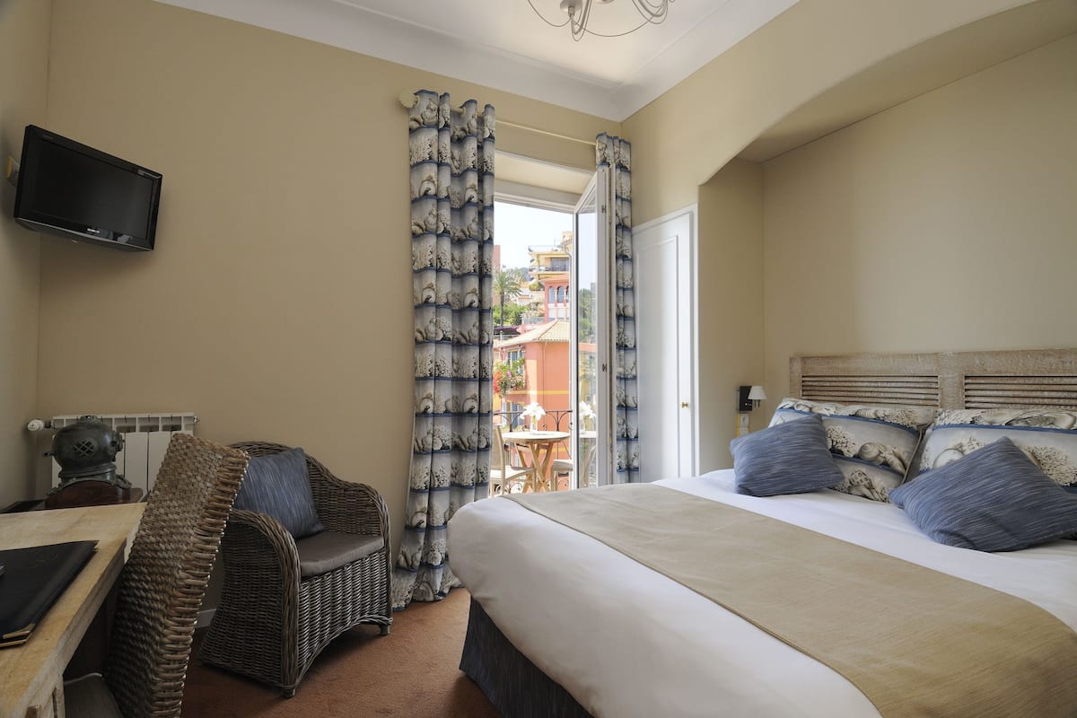 Habitación doble clásica | Minibar, caja de seguridad en la habitación y decoración personalizada