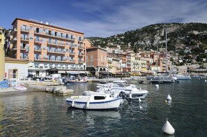 Front of property - Welcome Hôtel (Villefranche-sur-Mer)