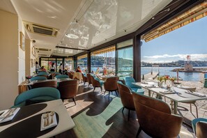 Dagelijks ontbijtbuffet (EUR 20 per persoon)