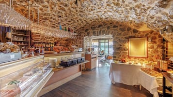 Daily buffet breakfast (EUR 20 per person)