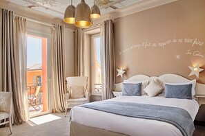 Deluxe Double Room, Sea View | Minibar, in-room safe, individually decorated, individually furnished - Welcome Hôtel (Villefranche-sur-Mer)
