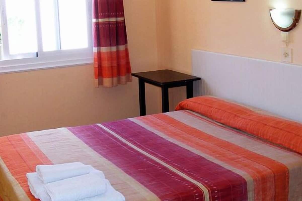 Free cots/infant beds, rollaway beds, free WiFi