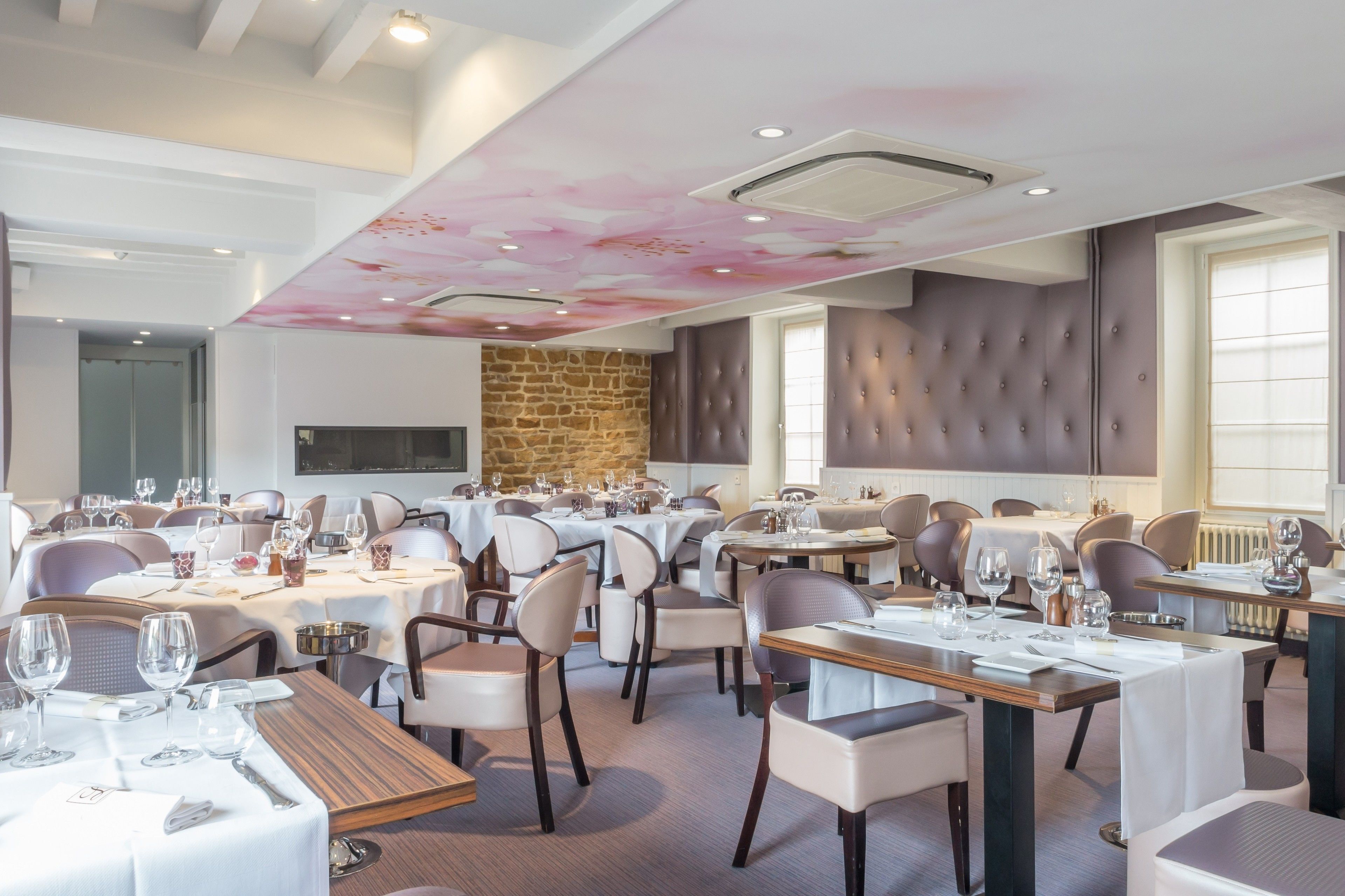 breakfast, lunch and dinner served