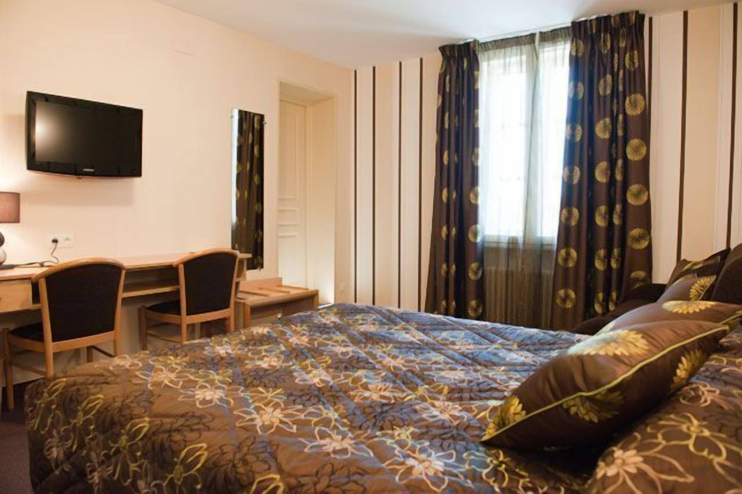 premium bedding, desk, soundproofing, cots/infant beds