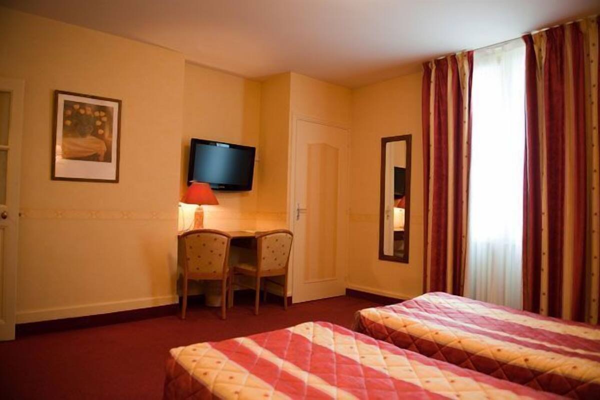 premium bedding, desk, soundproofing, cots/infant beds